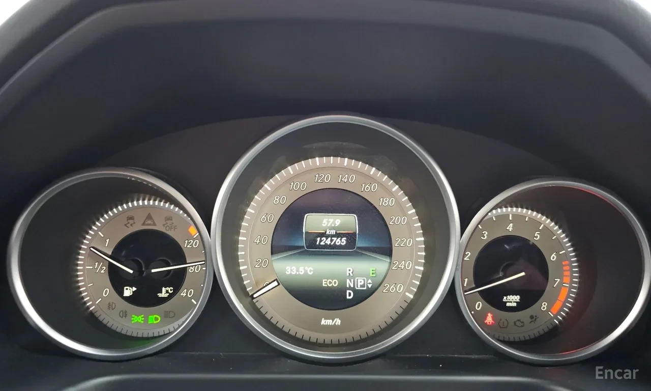 Mercedes-Benz E 300 4MATIC , снимка 14 - Автомобили и джипове - 55475895
