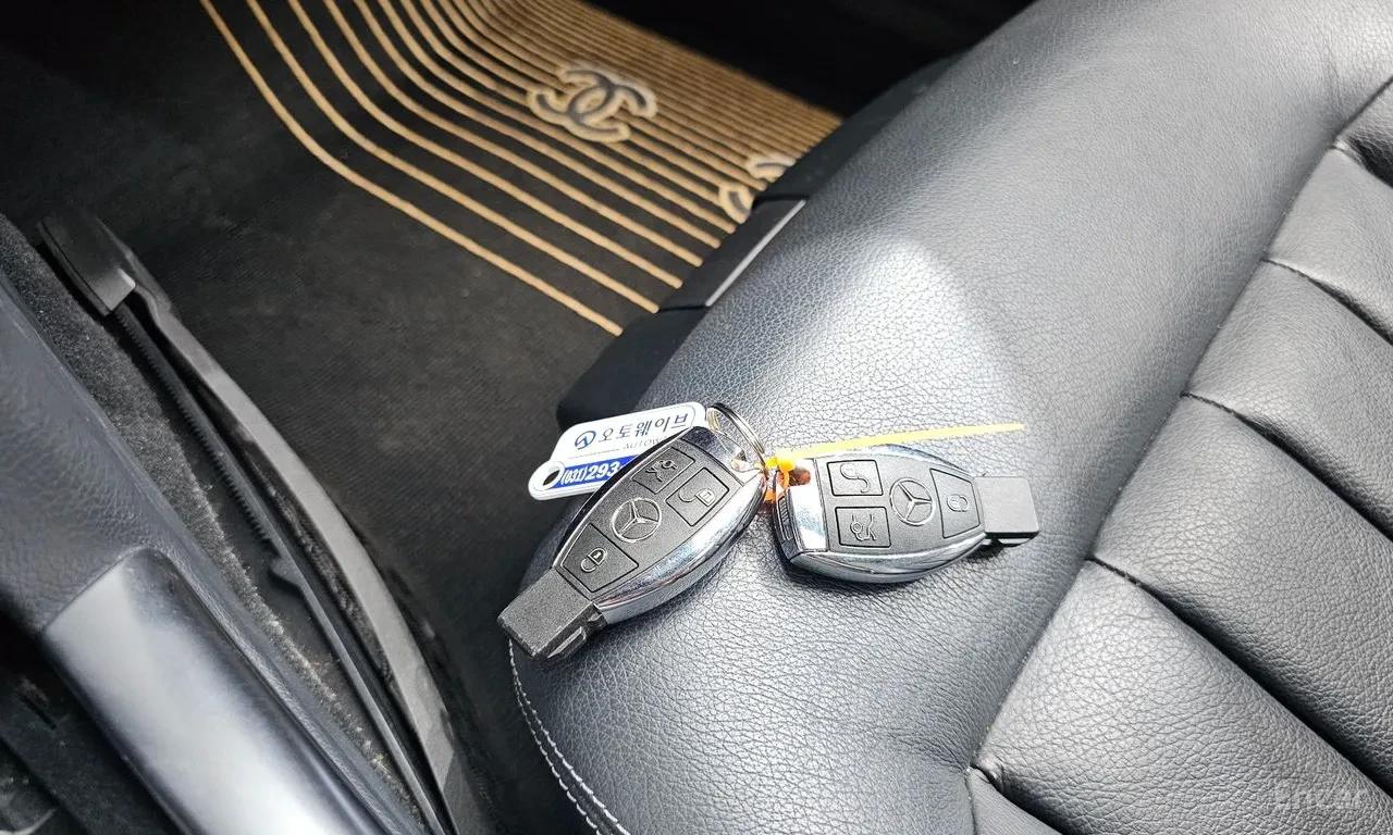 Mercedes-Benz E 300 4MATIC , снимка 12 - Автомобили и джипове - 55475895