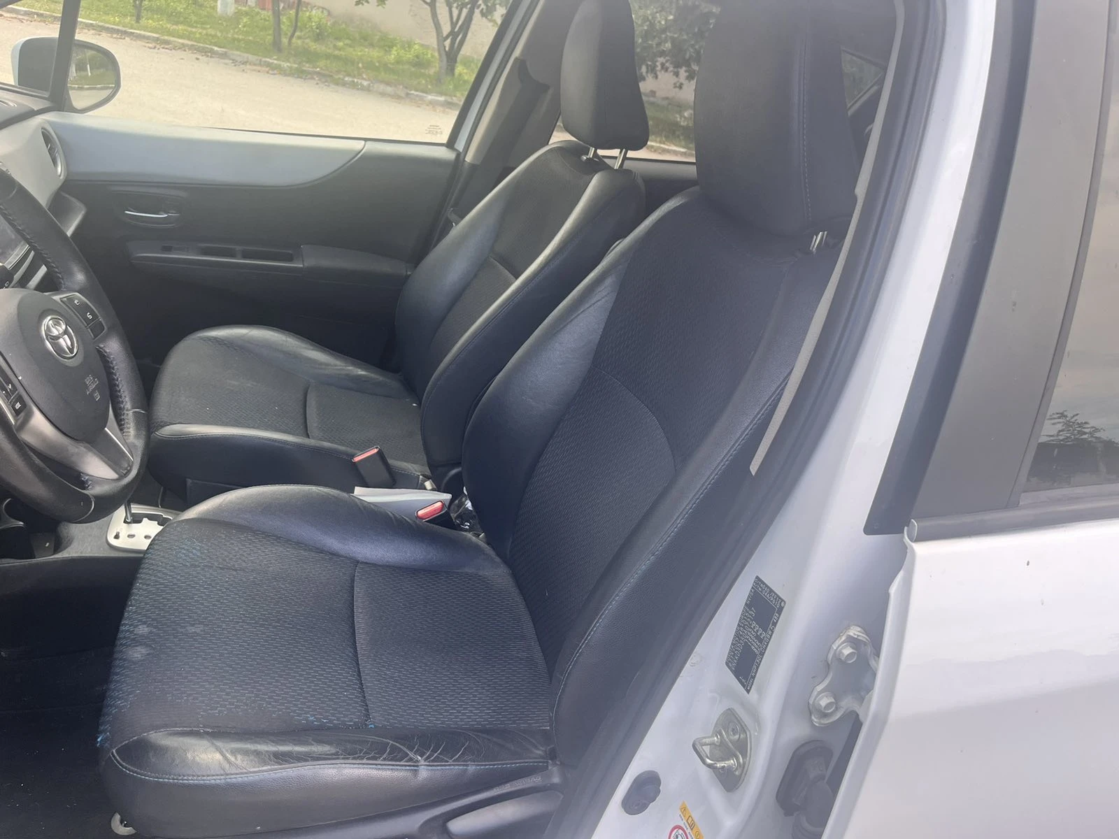 Toyota Yaris Hybrid | Автоматик | Панорама | Камера, снимка 4 - Автомобили и джипове - 55598101