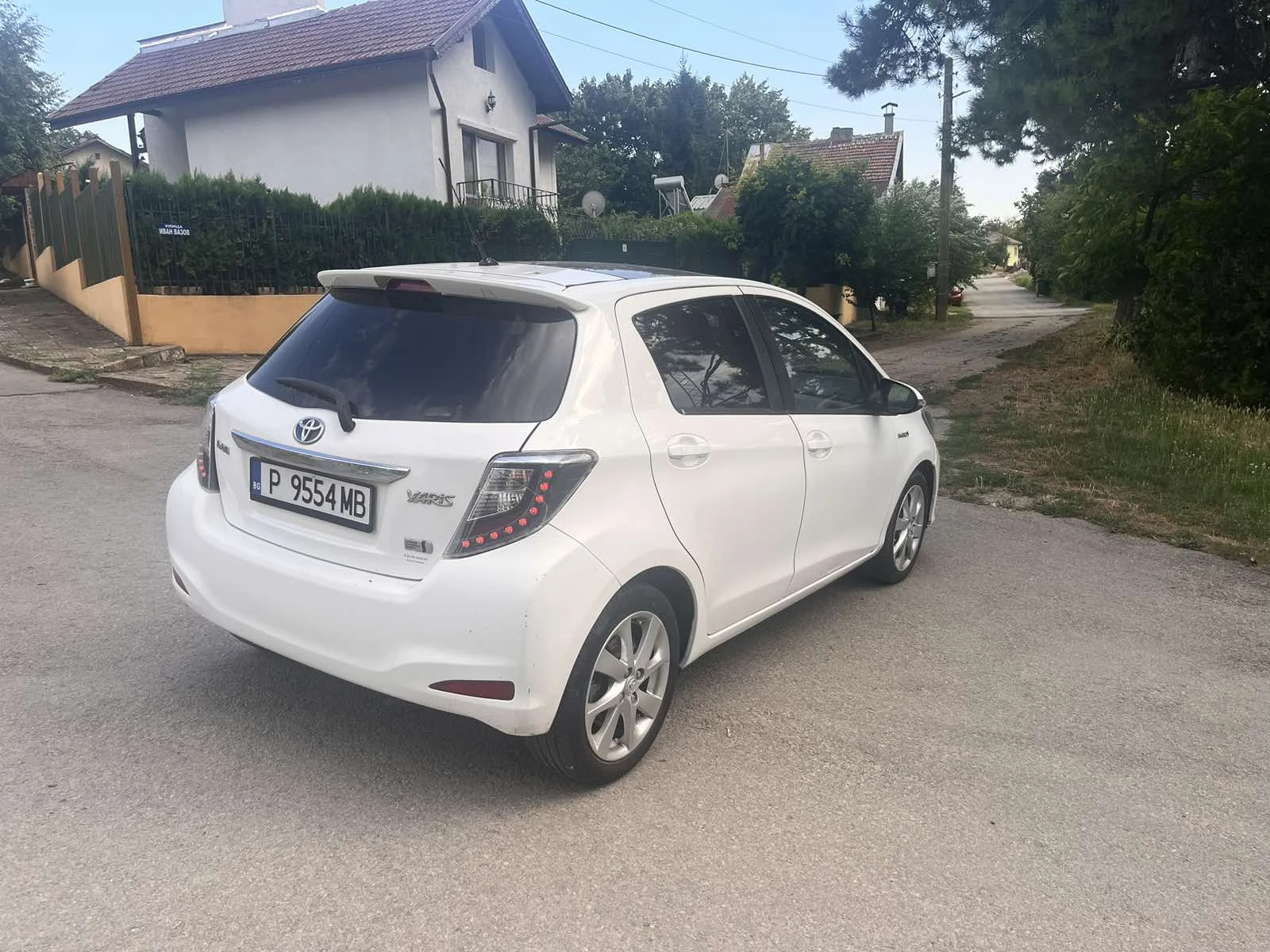 Toyota Yaris Hybrid | Автоматик | Панорама | Камера, снимка 3 - Автомобили и джипове - 55598101