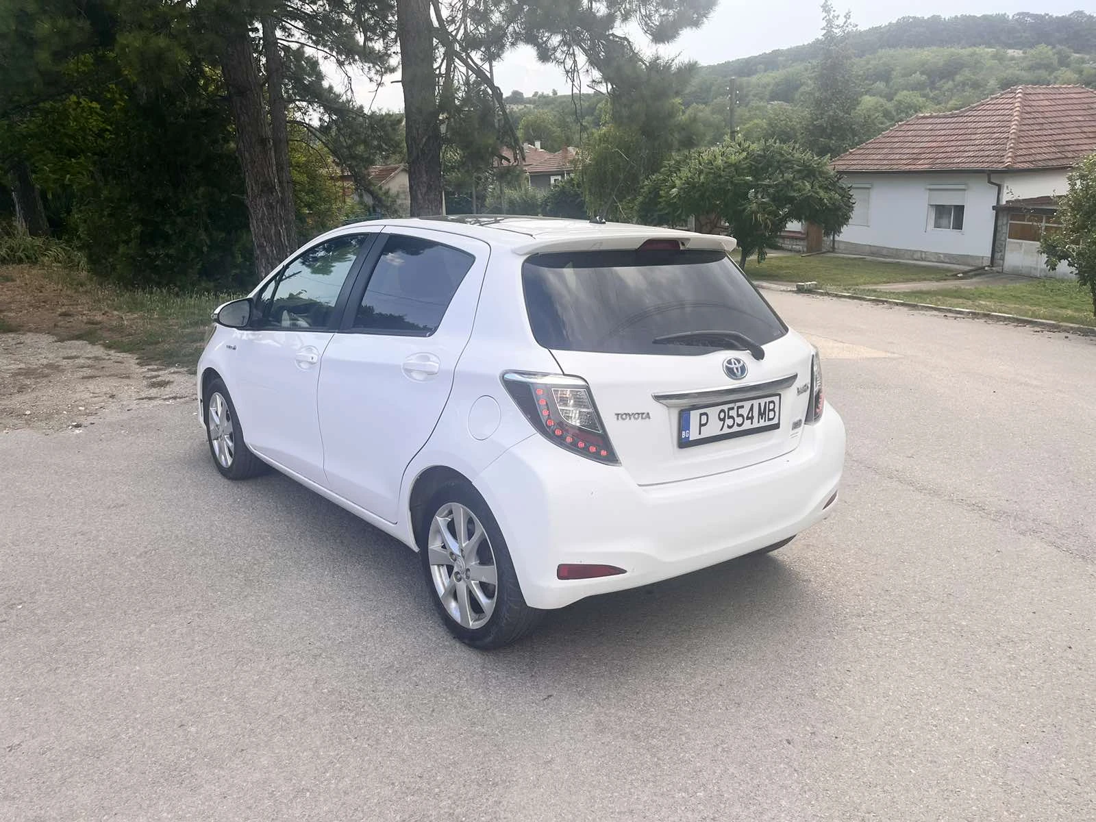Toyota Yaris Hybrid | Автоматик | Панорама | Камера, снимка 2 - Автомобили и джипове - 55598101