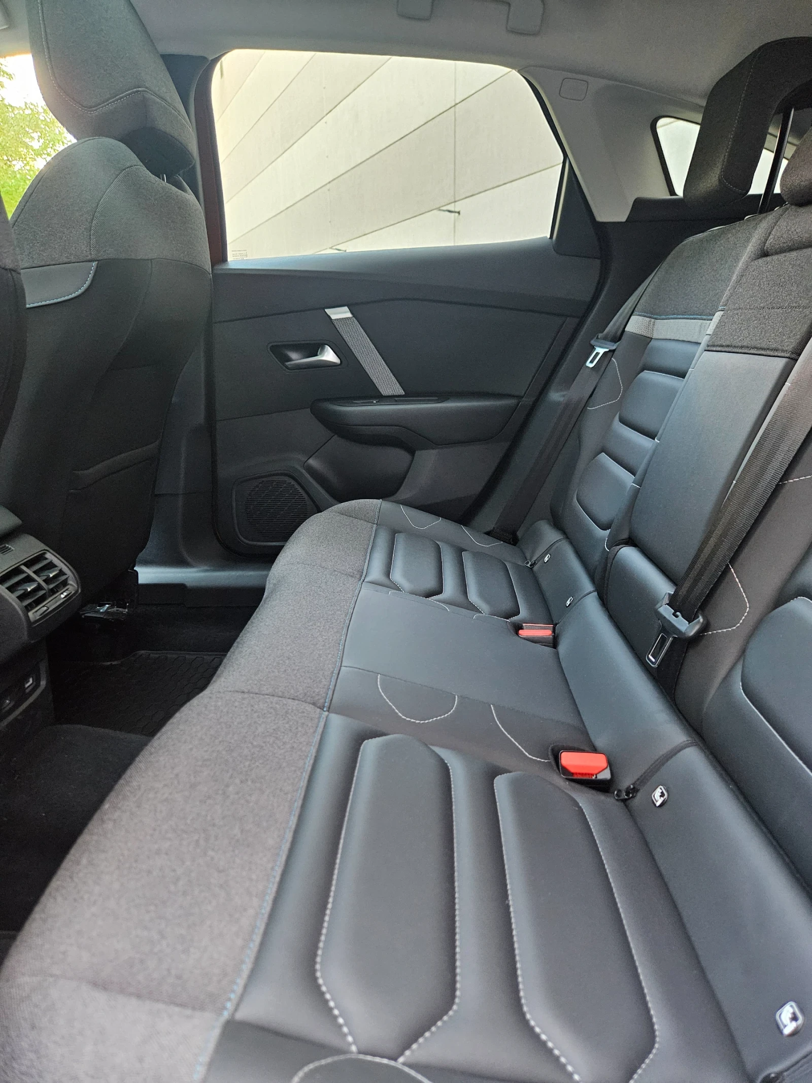 Citroen C4 1.2 PureTech 131 EAT8 S&S SHINE 29000km, снимка 14 - Автомобили и джипове - 55891701