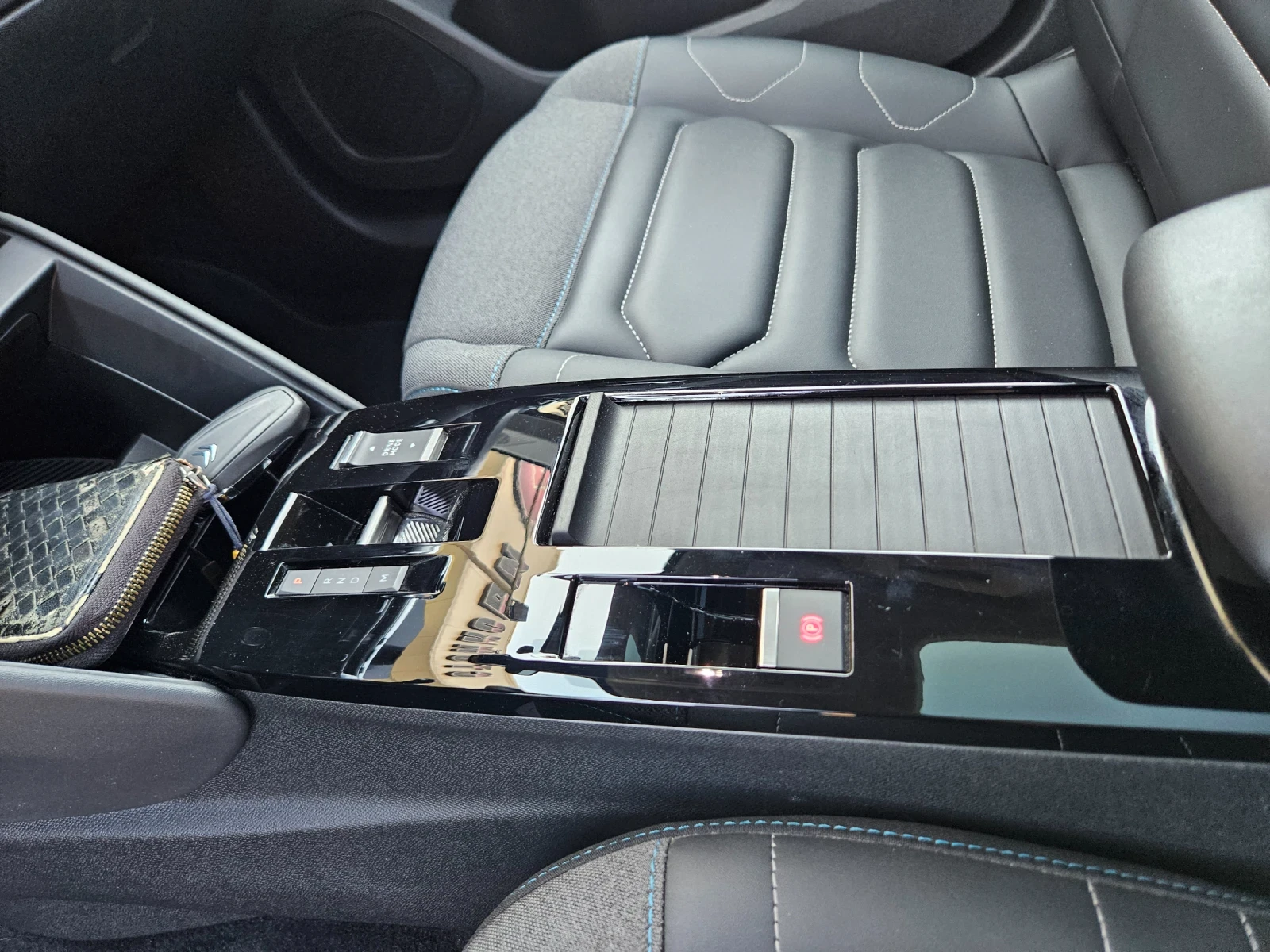 Citroen C4 1.2 PureTech 131 EAT8 S&S SHINE 29000km, снимка 15 - Автомобили и джипове - 55891701