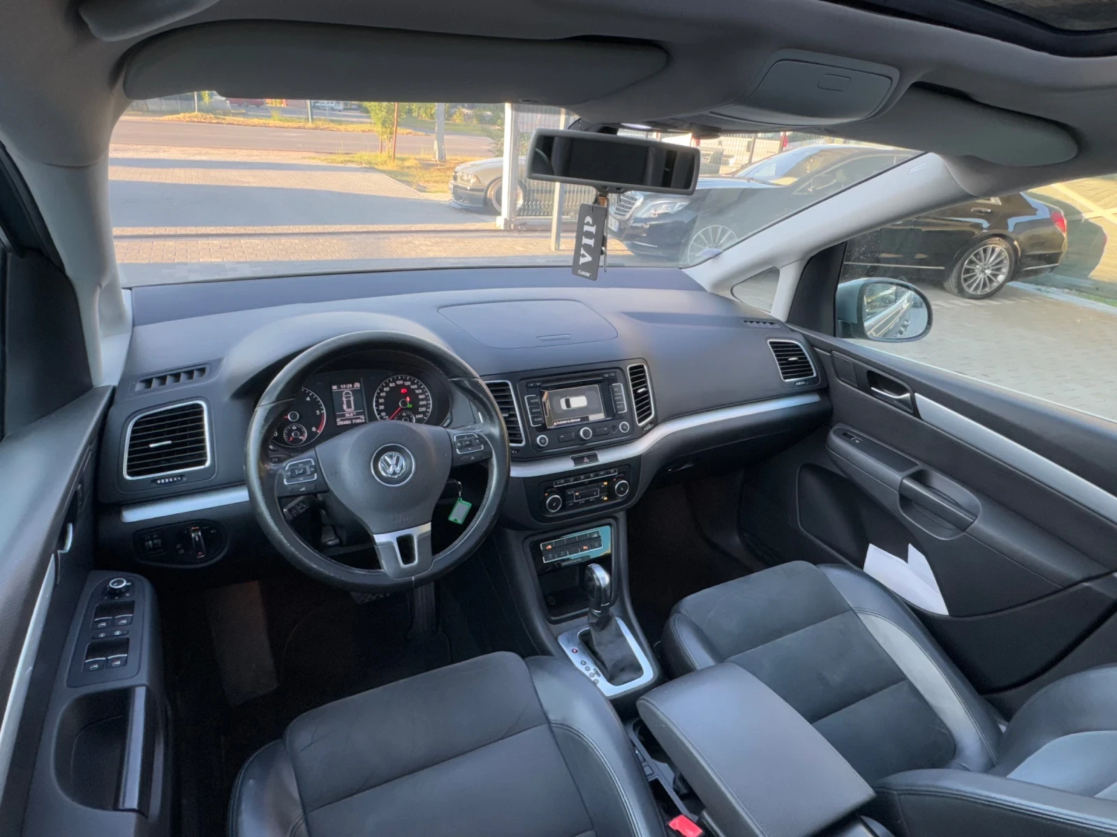 VW Sharan 2.0 TDI 7MESTA AVTOMAT PANO , снимка 8 - Автомобили и джипове - 56024078