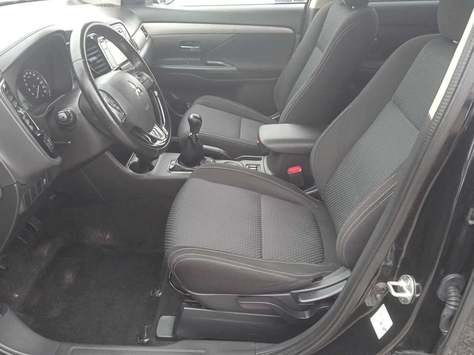 Mitsubishi Outlander Elegance 2.0i, снимка 7 - Автомобили и джипове - 53809262