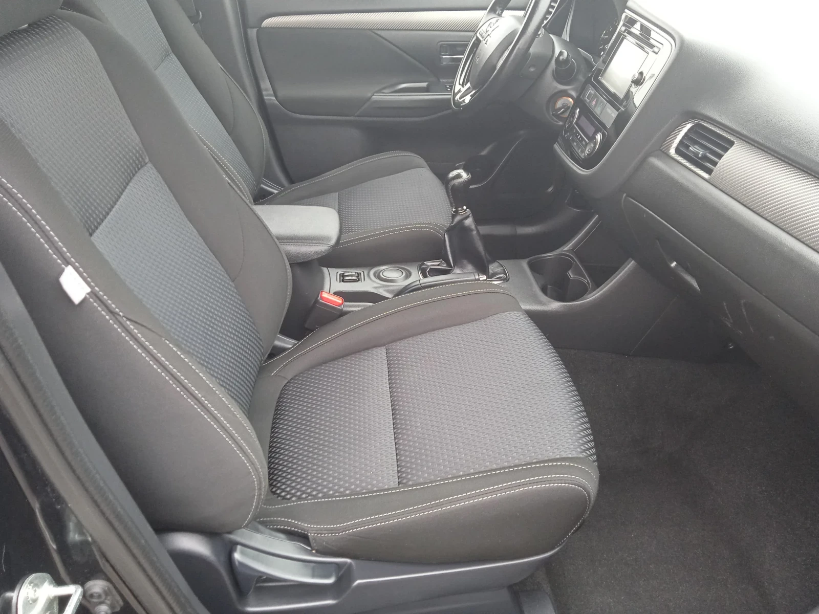 Mitsubishi Outlander Elegance 2.0i, снимка 10 - Автомобили и джипове - 53809262