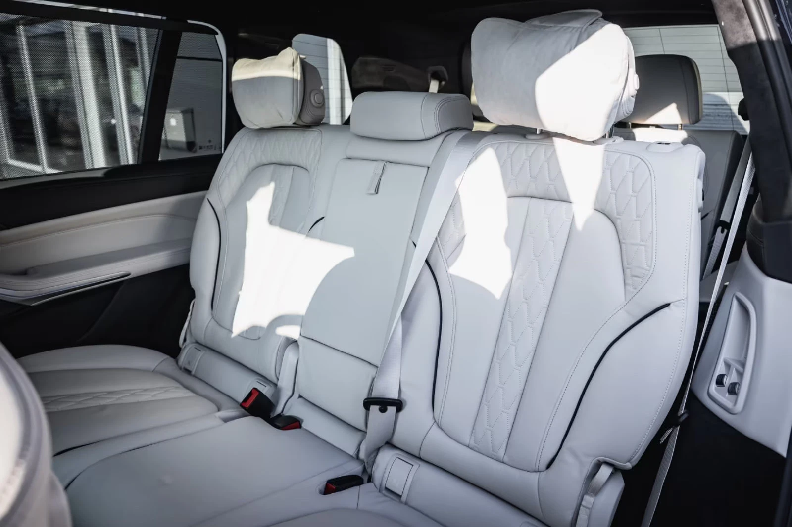 BMW X7 xDrive40i/340HP/7S/M-SPORT/PANO/360/MEMO/H&K/196q | Mobile.bg � ����������� 12