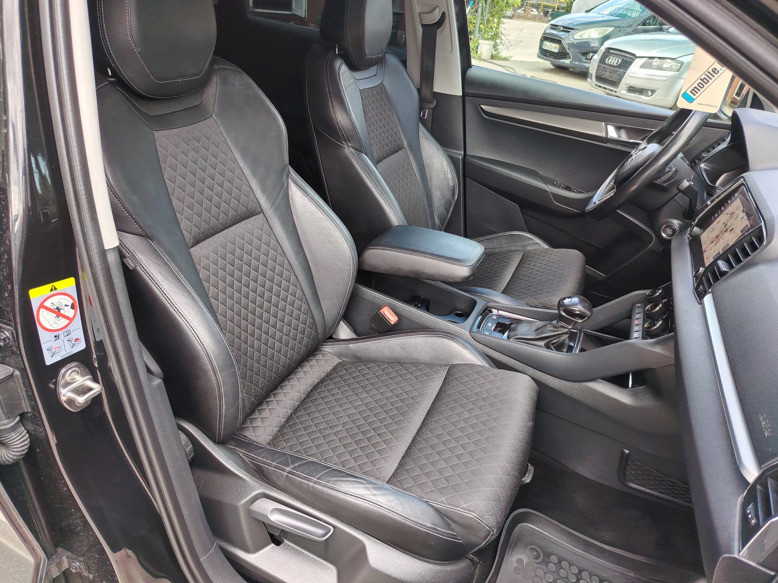 Skoda Karoq 1.6 GAZ BENZIN 116, снимка 13 - Автомобили и джипове - 54928380
