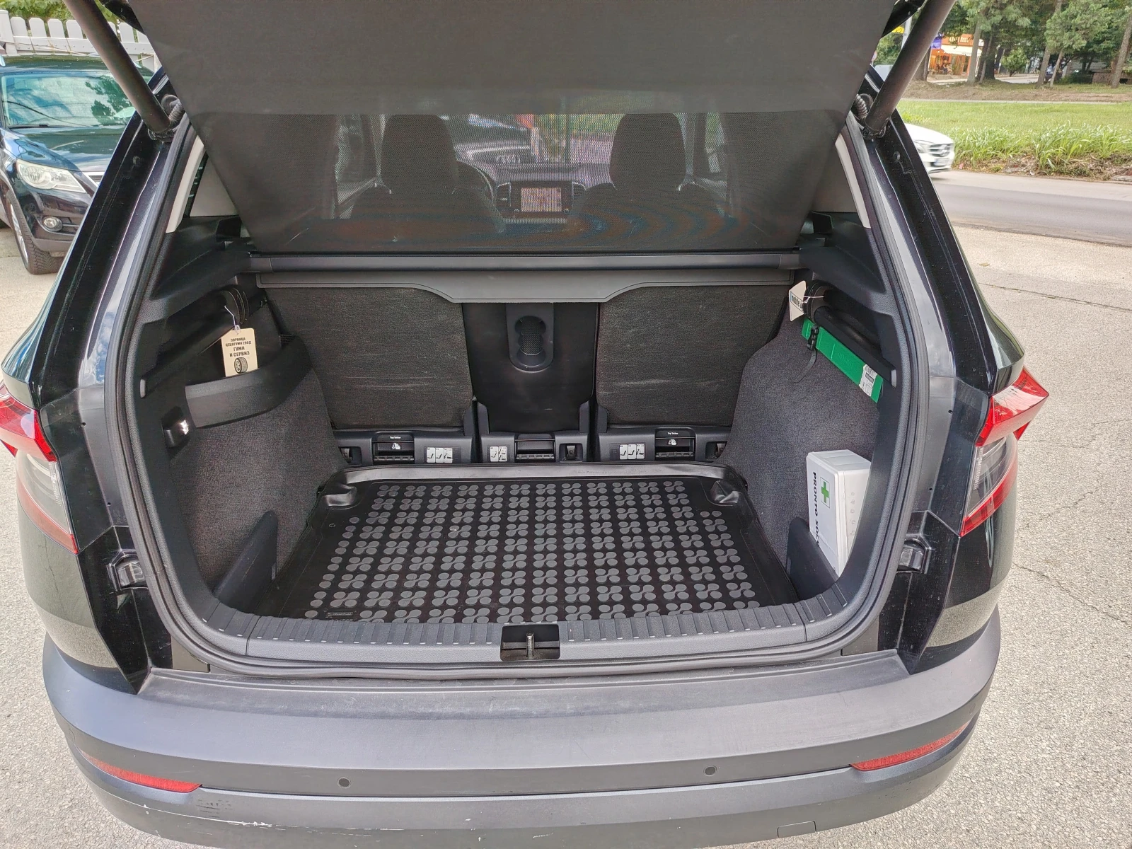 Skoda Karoq 1.6 GAZ BENZIN 116, снимка 11 - Автомобили и джипове - 54928380