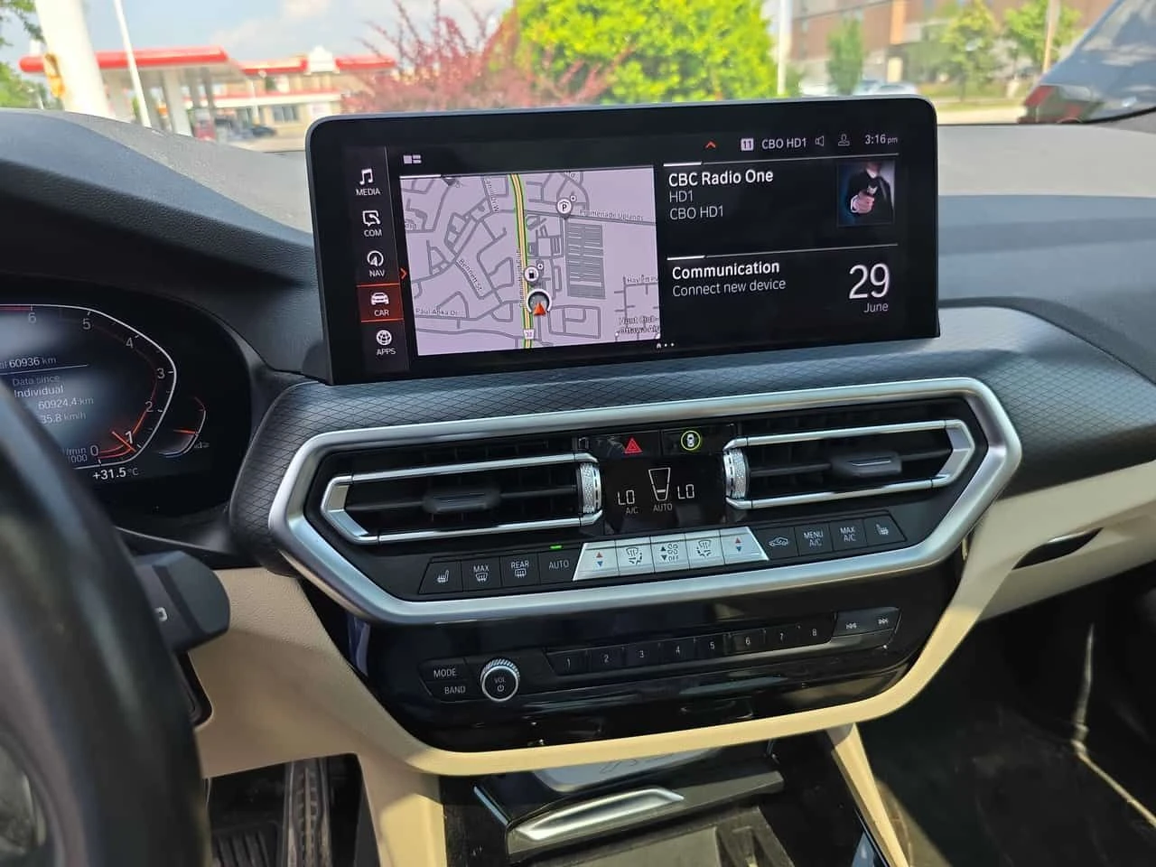 BMW X3 * XDRIVE30I * ЛАЗЕРИ * ПОДГРЕВИ * KEYLESS* CARFAX, снимка 9 - Автомобили и джипове - 55093973