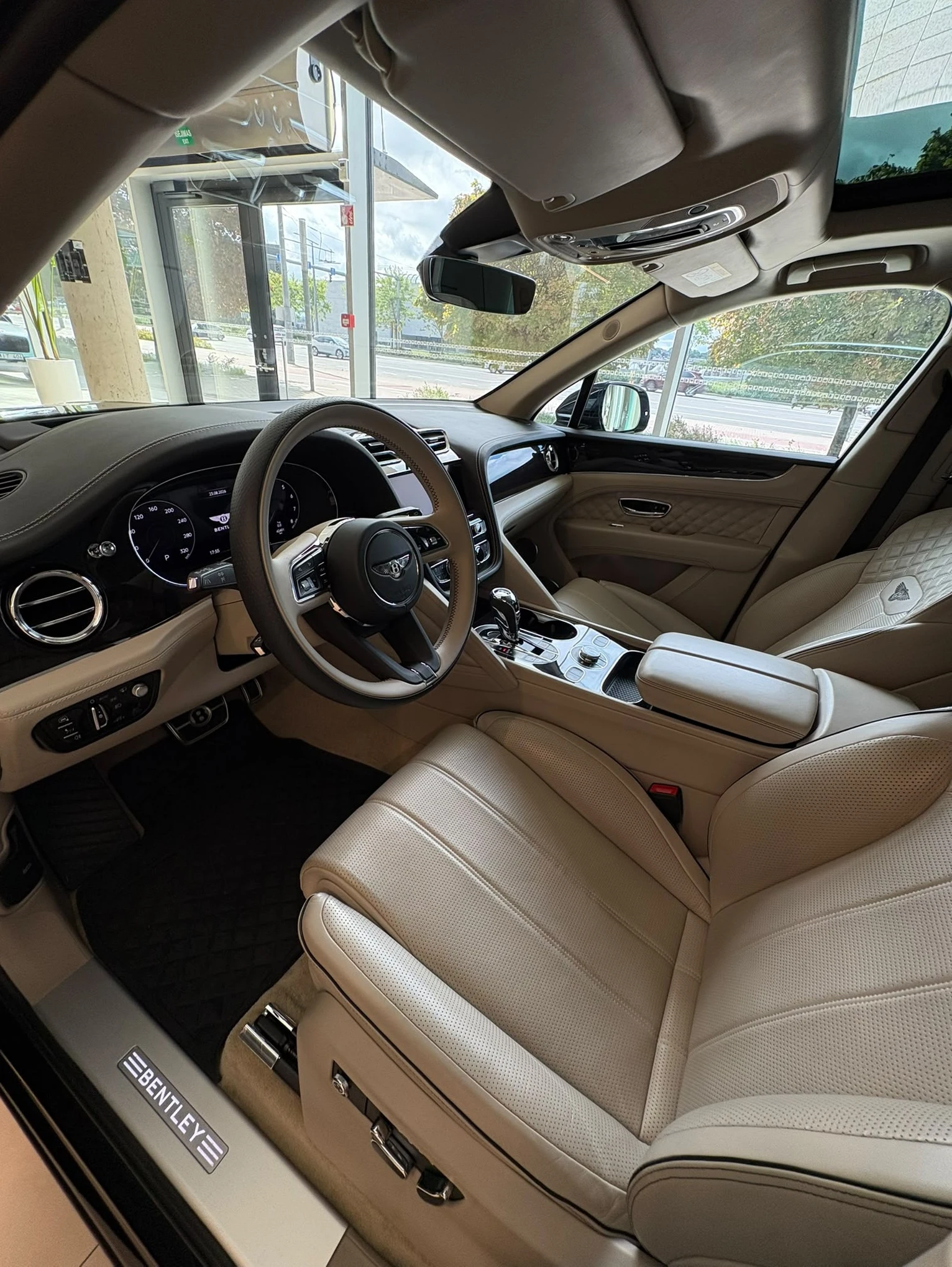 Bentley Bentayga 4.0 V8 4WD, снимка 5 - Автомобили и джипове - 55808818