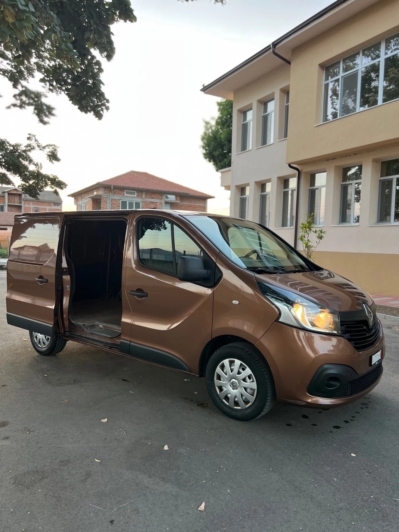 Renault Trafic 1.6DCi Klima Swiss, снимка 4 - Бусове и автобуси - 55715704