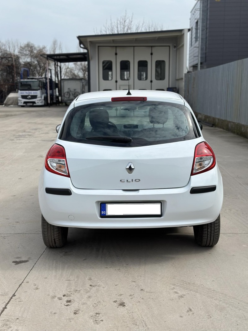 Renault Clio 1.2 i, снимка 5 - Автомобили и джипове - 44843695