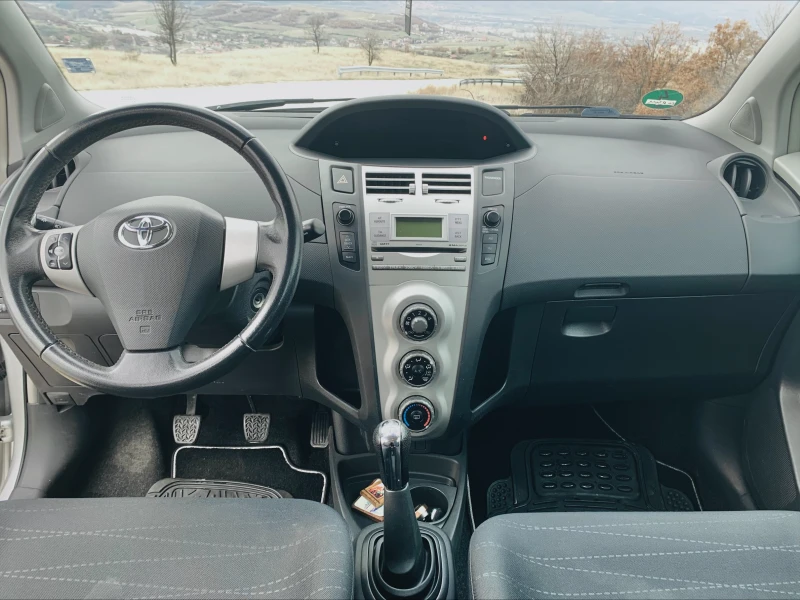 Toyota Yaris, снимка 7 - Автомобили и джипове - 48368357