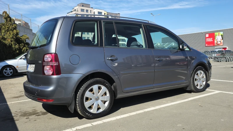 VW Touran 1.9 TDI 6+ 1, снимка 5 - Автомобили и джипове - 49425946