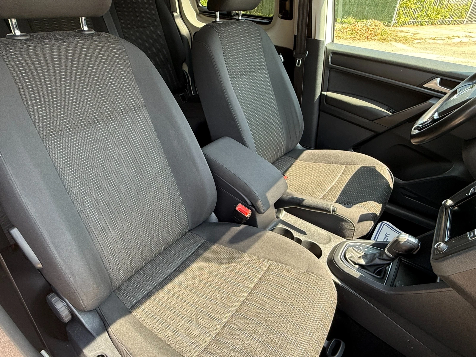 VW Caddy 2, 0 TDI-DSG 4Motion - изображение 8