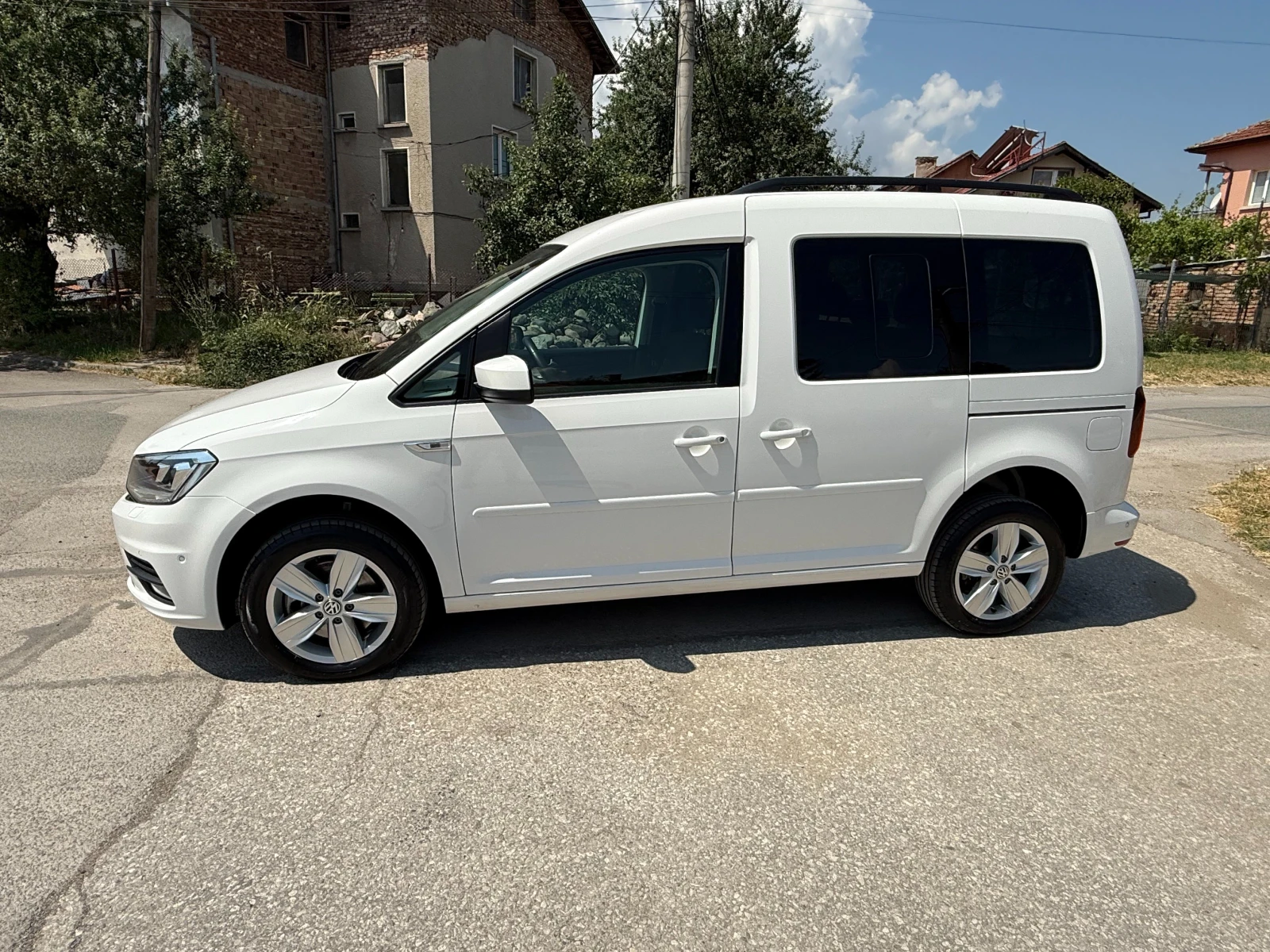 VW Caddy 2, 0 TDI-DSG 4Motion - изображение 4