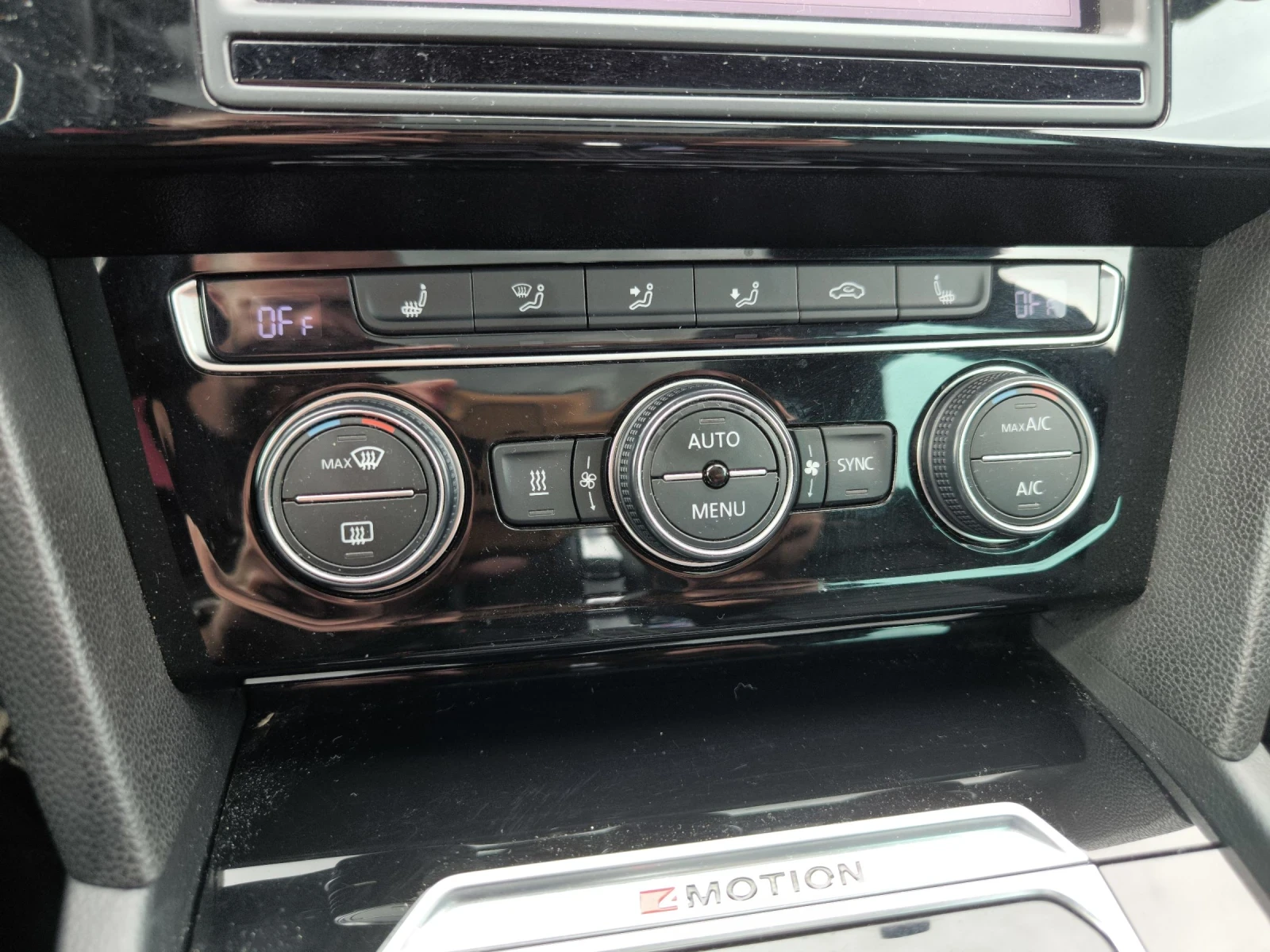 VW Passat 2.0TDI R-LINE, снимка 16 - Автомобили и джипове - 52929637