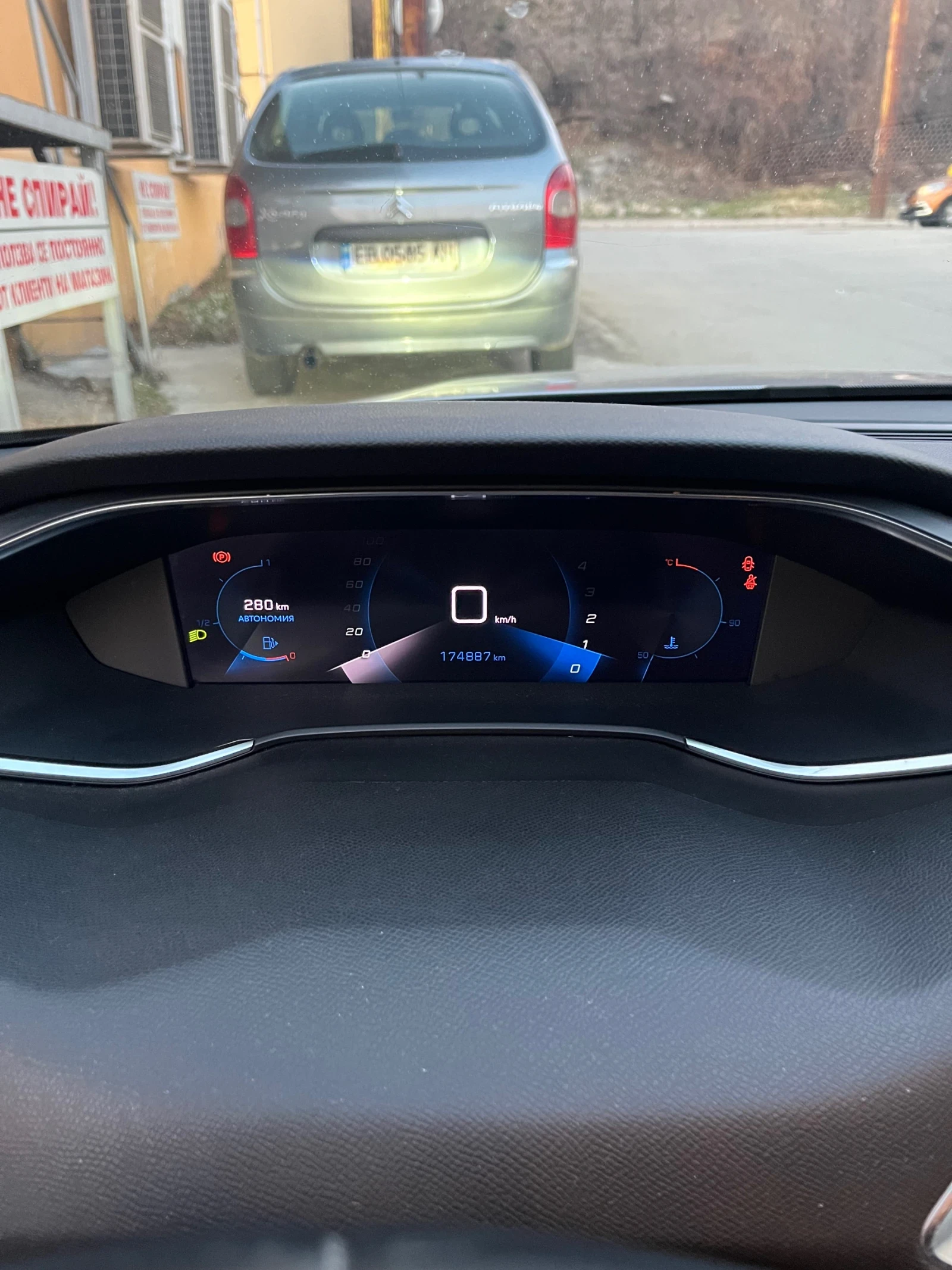 Peugeot 308 1.5 HDI - изображение 8