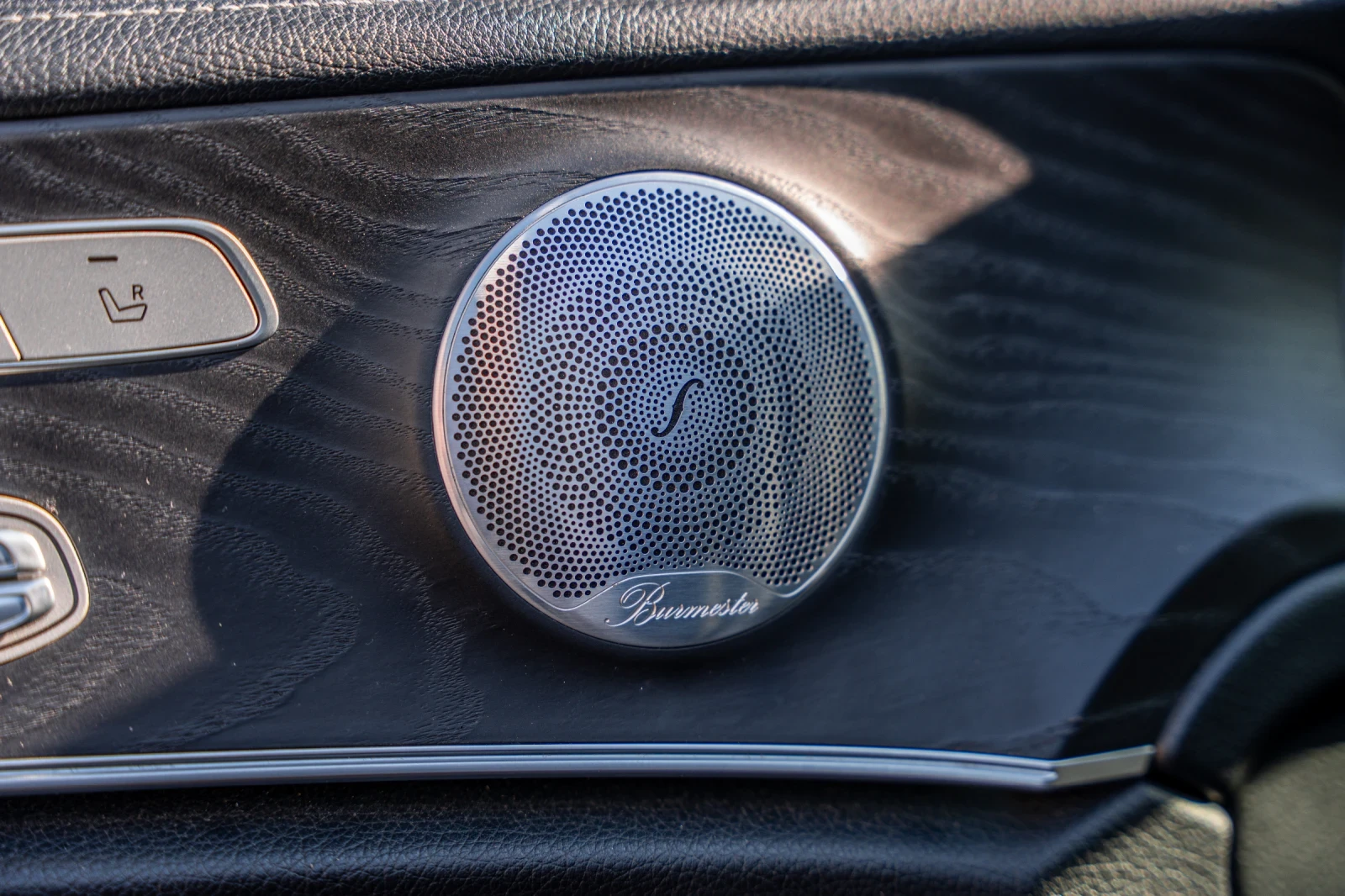 Mercedes-Benz 220  - изображение 9