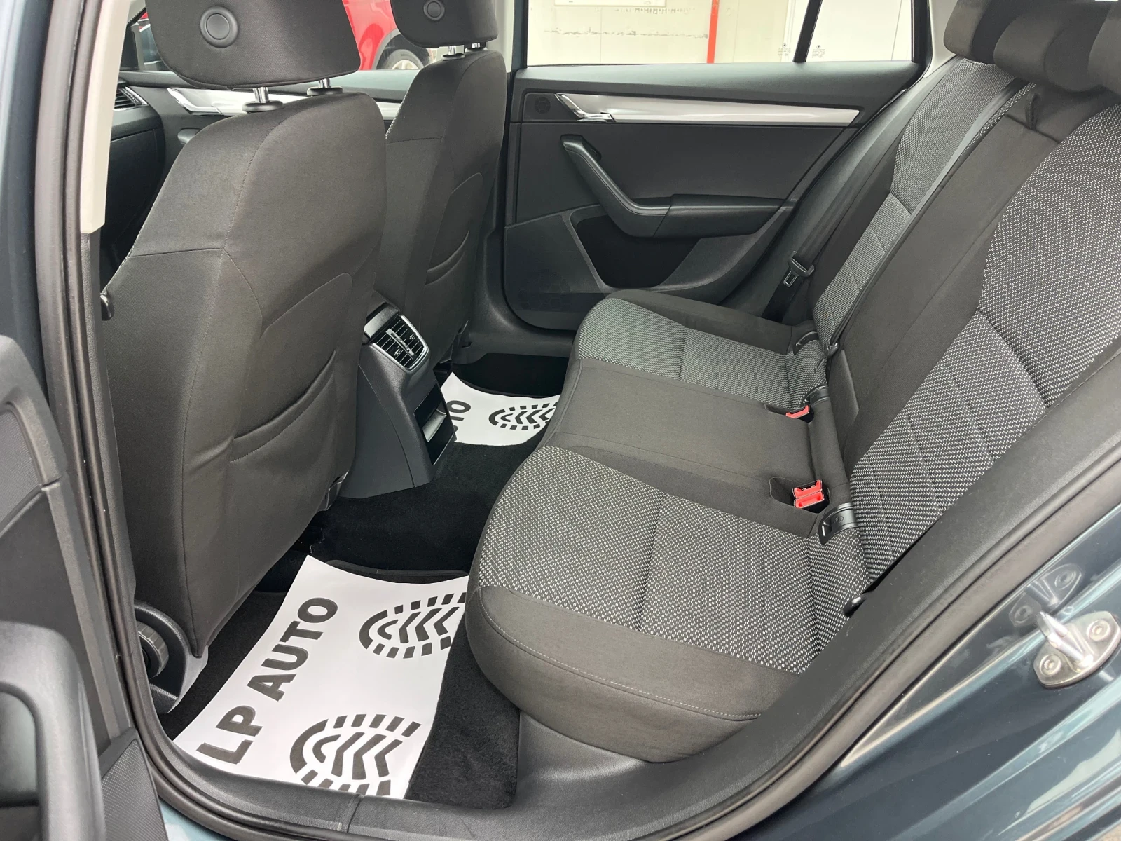 Skoda Octavia 1.6tdi* 110k.c* NAVI* ITALY - изображение 10