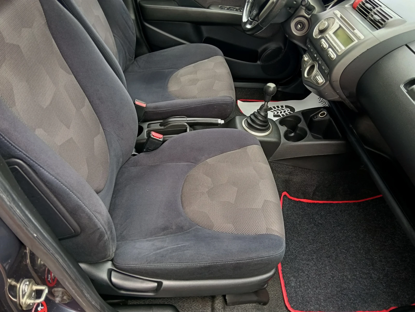 Honda Jazz 1.4i Газова уредба, снимка 10 - Автомобили и джипове - 54520856