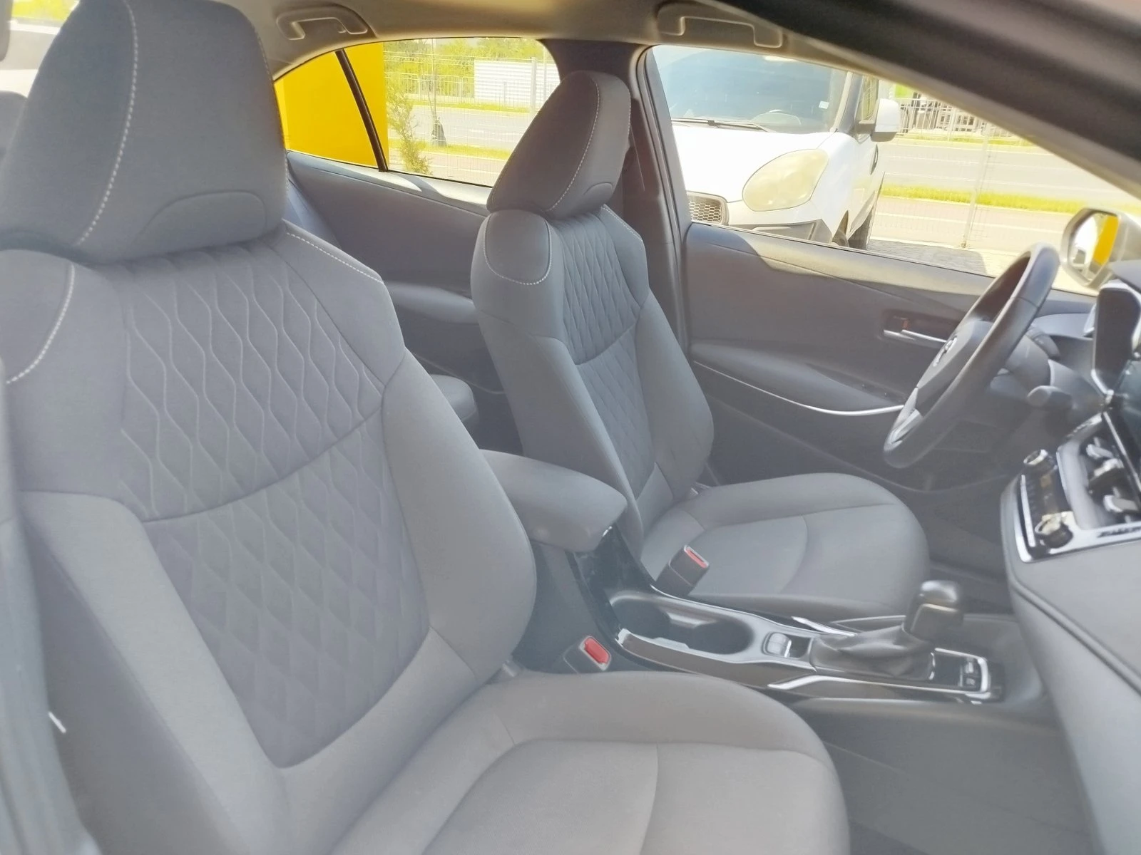Toyota Corolla 1.8Hybrid/ 122к.с./ E-CVT, снимка 13 - Автомобили и джипове - 55186742