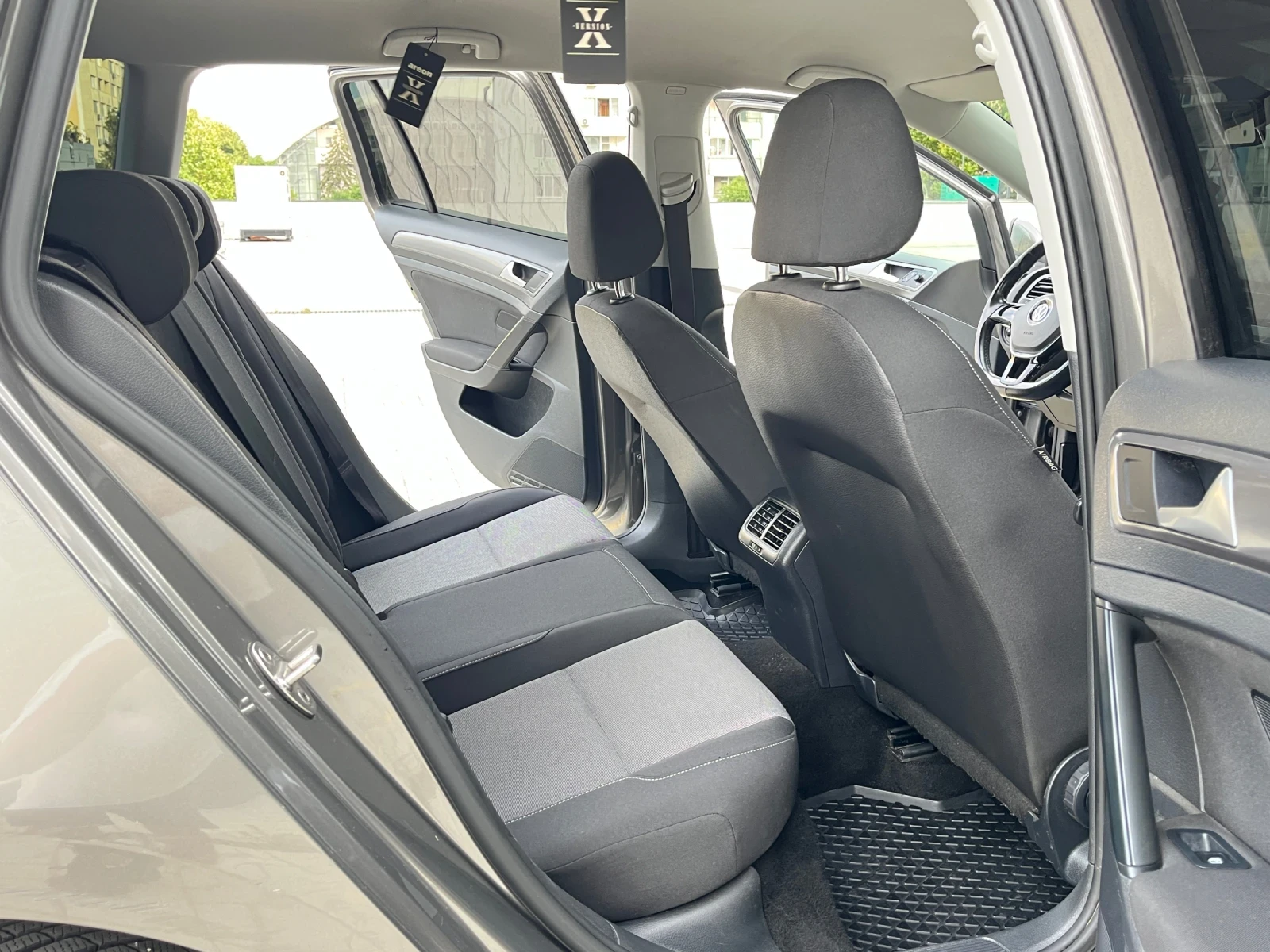 VW Golf Variant 1.6TDI/110/2016Г, снимка 16 - Автомобили и джипове - 55332440