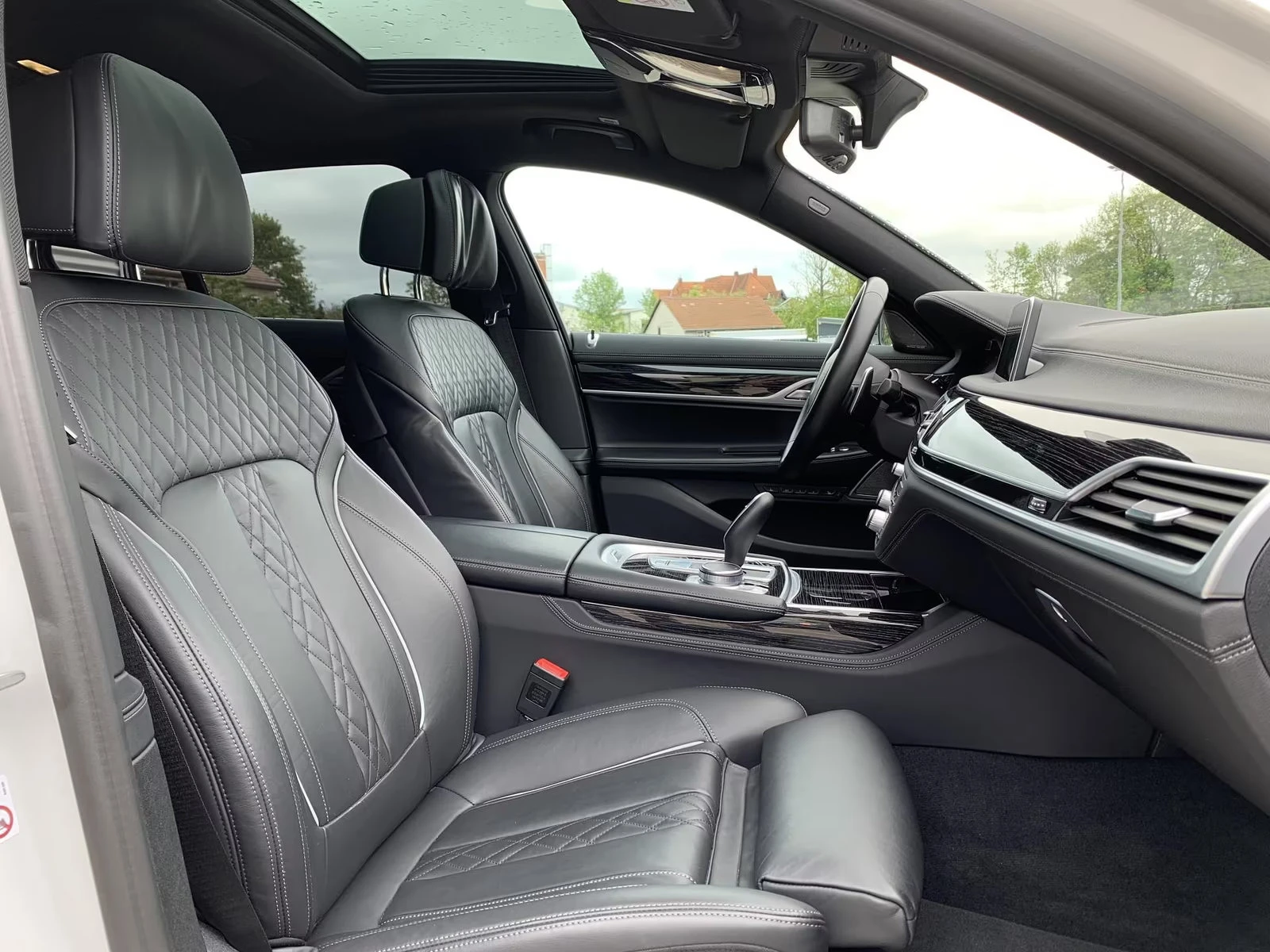 BMW 740 xDRIVE/340HP/M SPORT/PANO/HUD/H&K/MASS/667z, снимка 12 - Автомобили и джипове - 55484736