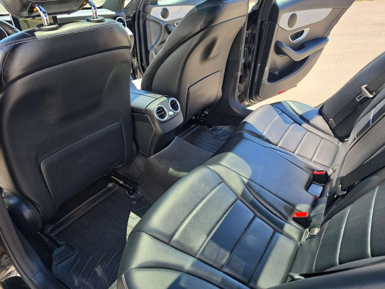 Mercedes-Benz C 300 * CARFAX * ОПЦИЯ ЗА АВТОКРЕДИТ * , снимка 13 - Автомобили и джипове - 55551698