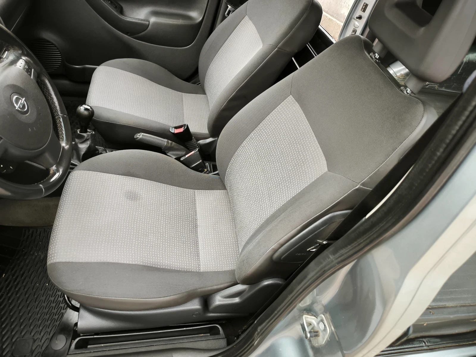 Opel Combo 1.4 90кс. Клима, снимка 9 - Автомобили и джипове - 55768726