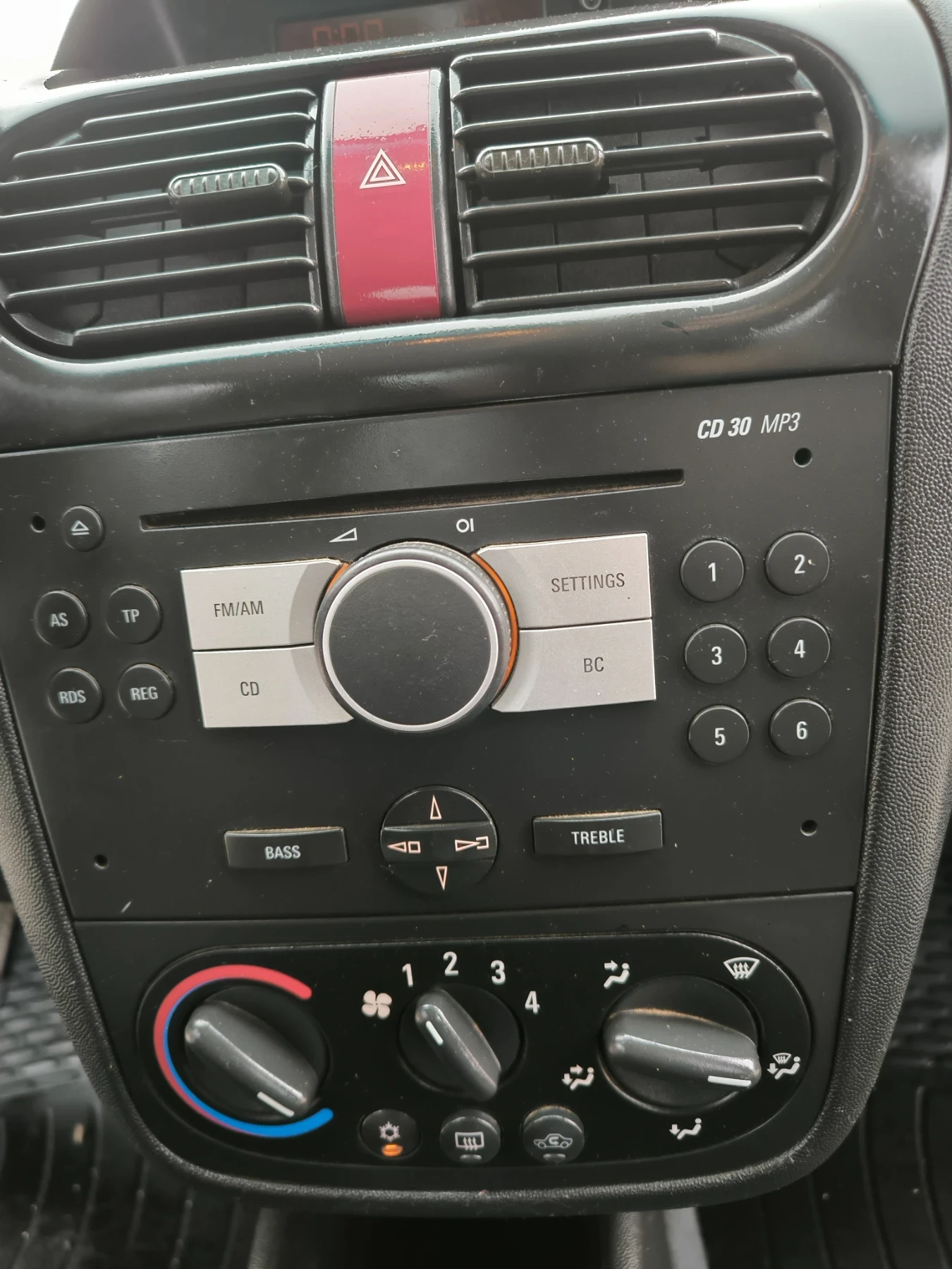 Opel Combo 1.4 90кс. Клима, снимка 6 - Автомобили и джипове - 55768726