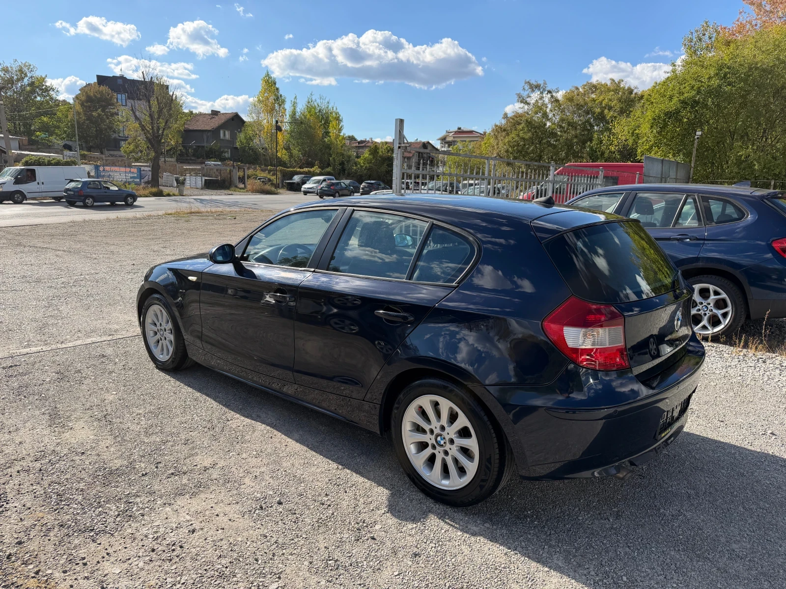 BMW 120 163 коня, АВТОМАТ, НАВИ, КОЖА, ПОДГРЕВ, ШИБИДАХ, снимка 3 - Автомобили и джипове - 56261810