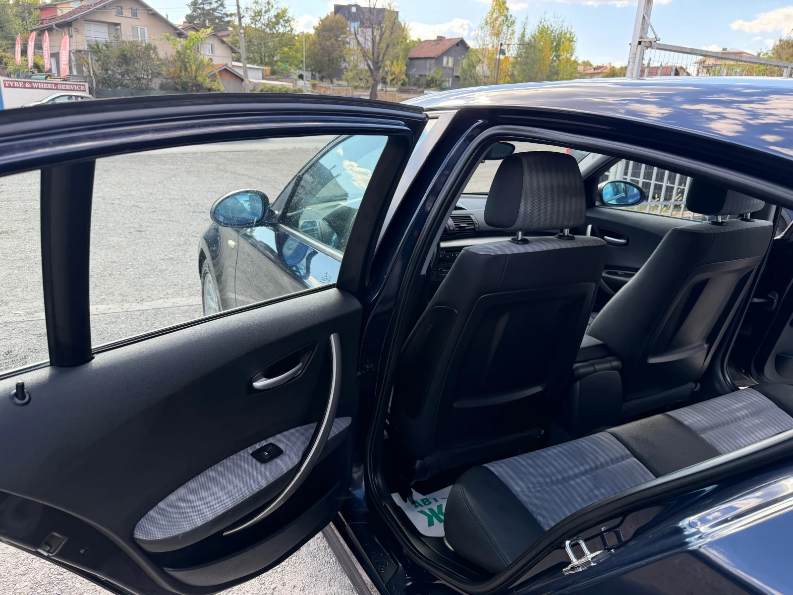 BMW 120 163 коня, АВТОМАТ, НАВИ, КОЖА, ПОДГРЕВ, ШИБИДАХ, снимка 12 - Автомобили и джипове - 56261810