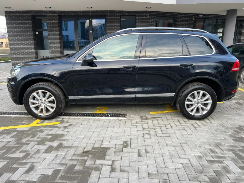 VW Touareg 3.0TDI ЕДИН СОБСТВЕНИК КОПУВАН ОТ БГ, снимка 4 - Автомобили и джипове - 48446014