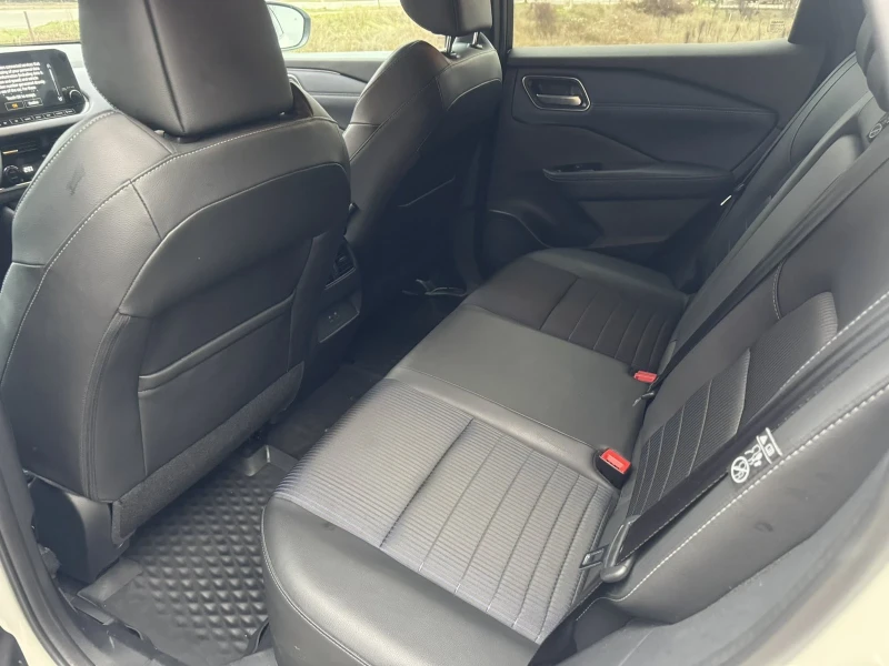 Nissan Qashqai 1.3DIG-T 2 WD TEKNA TWO TONE 73000km, снимка 9 - Автомобили и джипове - 52681738