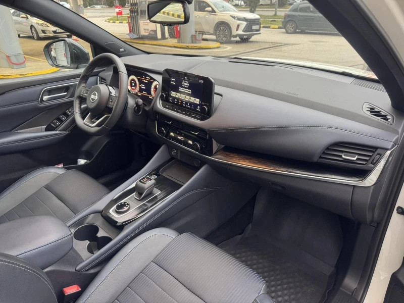 Nissan Qashqai 1.3DIG-T 2 WD TEKNA TWO TONE 73000km, снимка 15 - Автомобили и джипове - 52681738