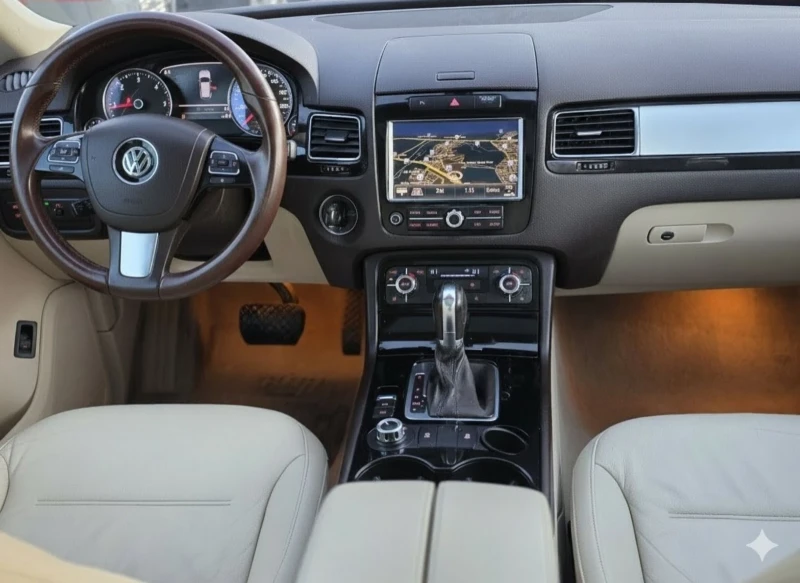 VW Touareg 3.0tdi Печка/ Панорама/ Би ксенон/ Топ , снимка 11 - Автомобили и джипове - 52725767