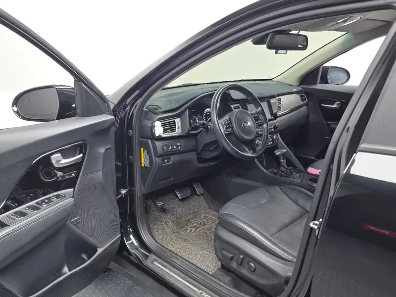 Kia Niro  Noblesse, снимка 10 - Автомобили и джипове - 56128238
