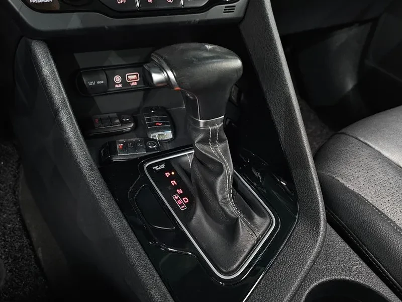 Kia Niro Prestige, снимка 8 - Автомобили и джипове - 56517475