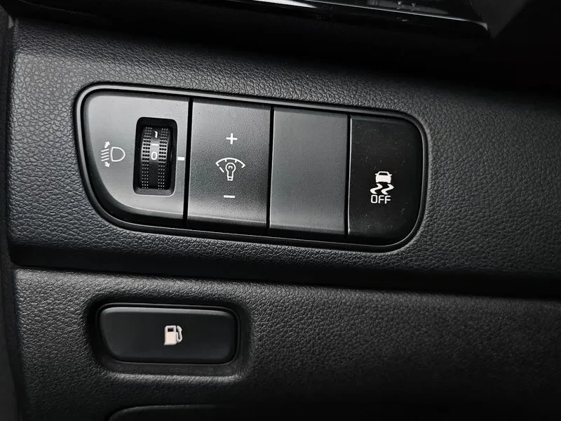 Kia Niro Prestige, снимка 17 - Автомобили и джипове - 56517475