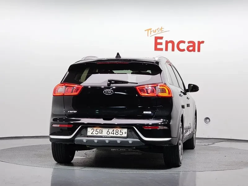 Kia Niro Prestige, снимка 3 - Автомобили и джипове - 56517475