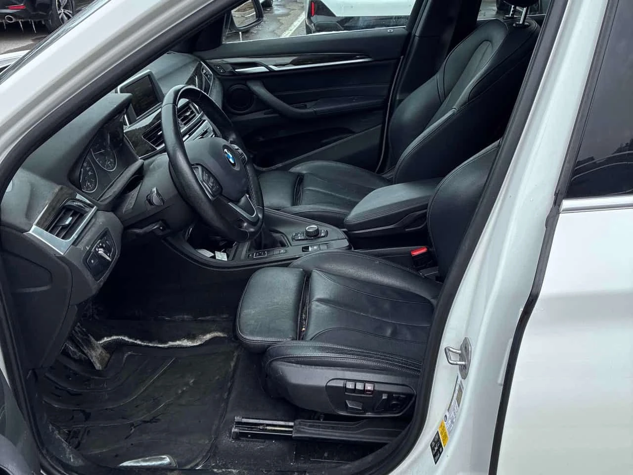 BMW X1 xDrive28i/CARFAX/ПАНОРАМА/ПРЕДСТАВИТЕЛСТВО НА BMW, снимка 11 - Автомобили и джипове - 54001682