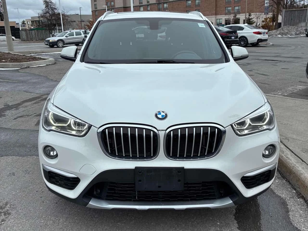 BMW X1 xDrive28i/CARFAX/ПАНОРАМА/ПРЕДСТАВИТЕЛСТВО НА BMW, снимка 2 - Автомобили и джипове - 54001682