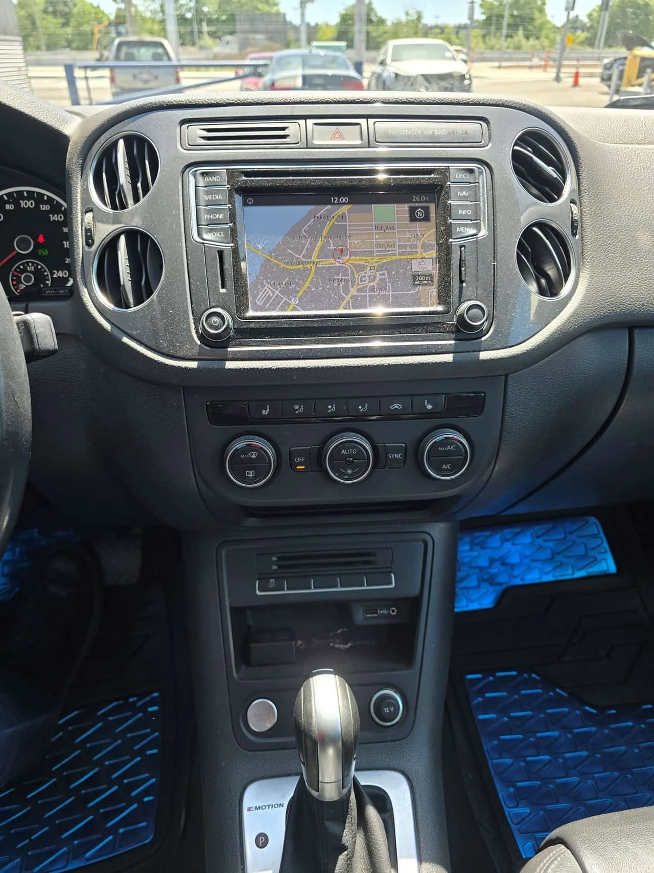 VW Tiguan * Highline * CARFAX * БЕЗ ПЪРВОНАЧАЛНА ВНОСКА, снимка 9 - Автомобили и джипове - 54993255