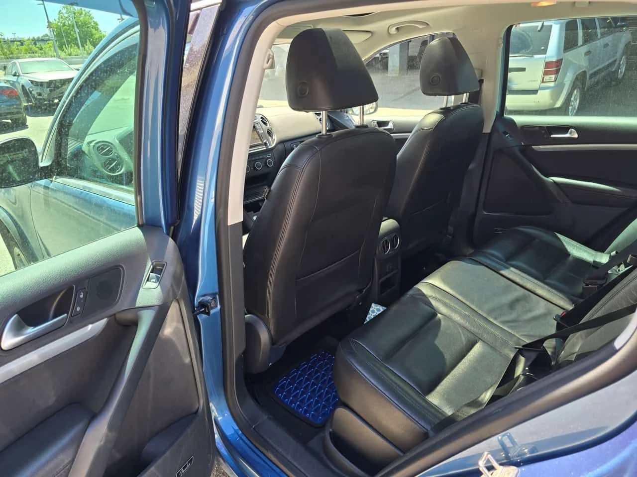 VW Tiguan * Highline * CARFAX * БЕЗ ПЪРВОНАЧАЛНА ВНОСКА, снимка 13 - Автомобили и джипове - 54993255
