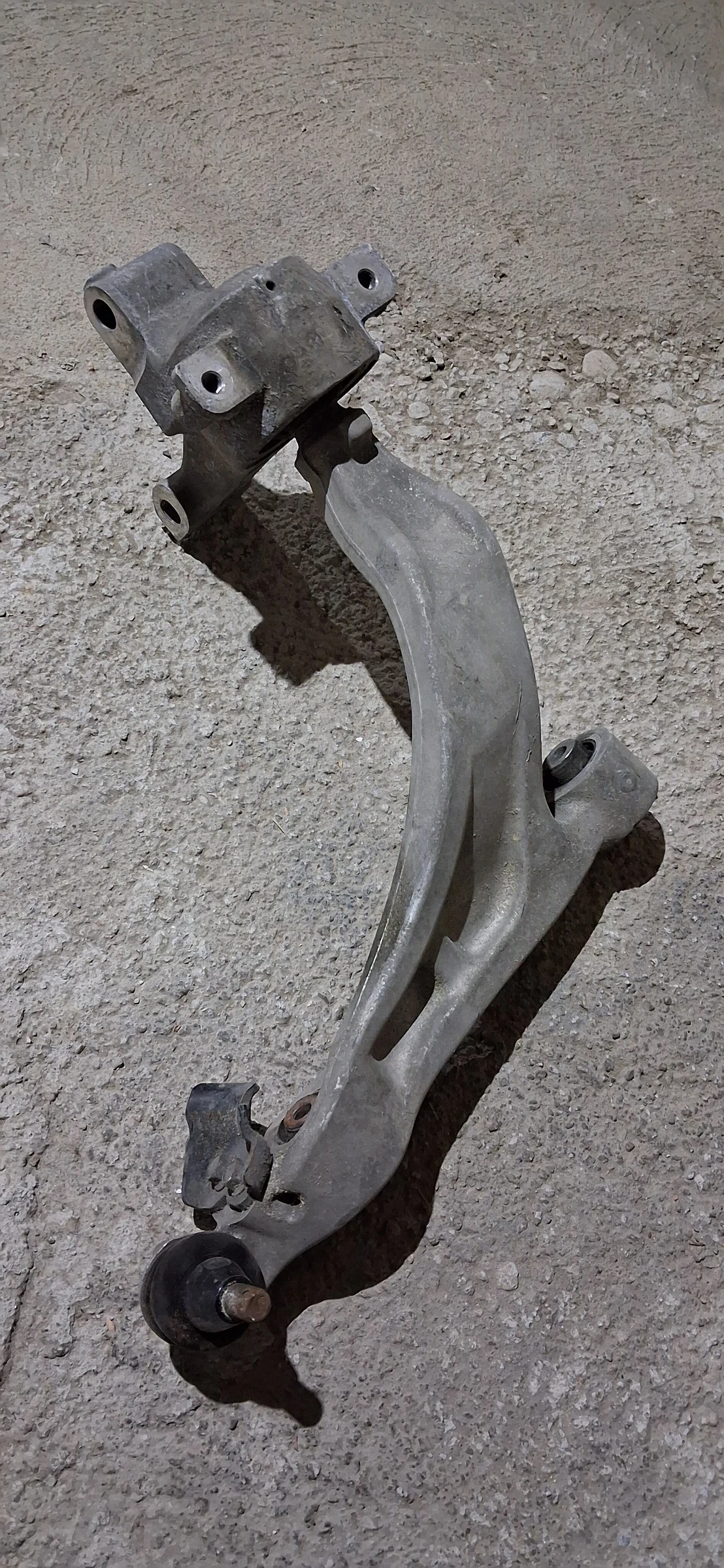 Предни долни носачи за Фх/QX 3.7 и 5.0