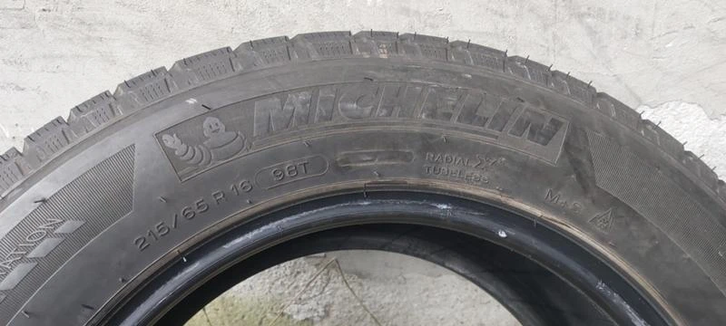 Гуми Зимни 215/65R16, снимка 5 - Гуми и джанти - 35130822