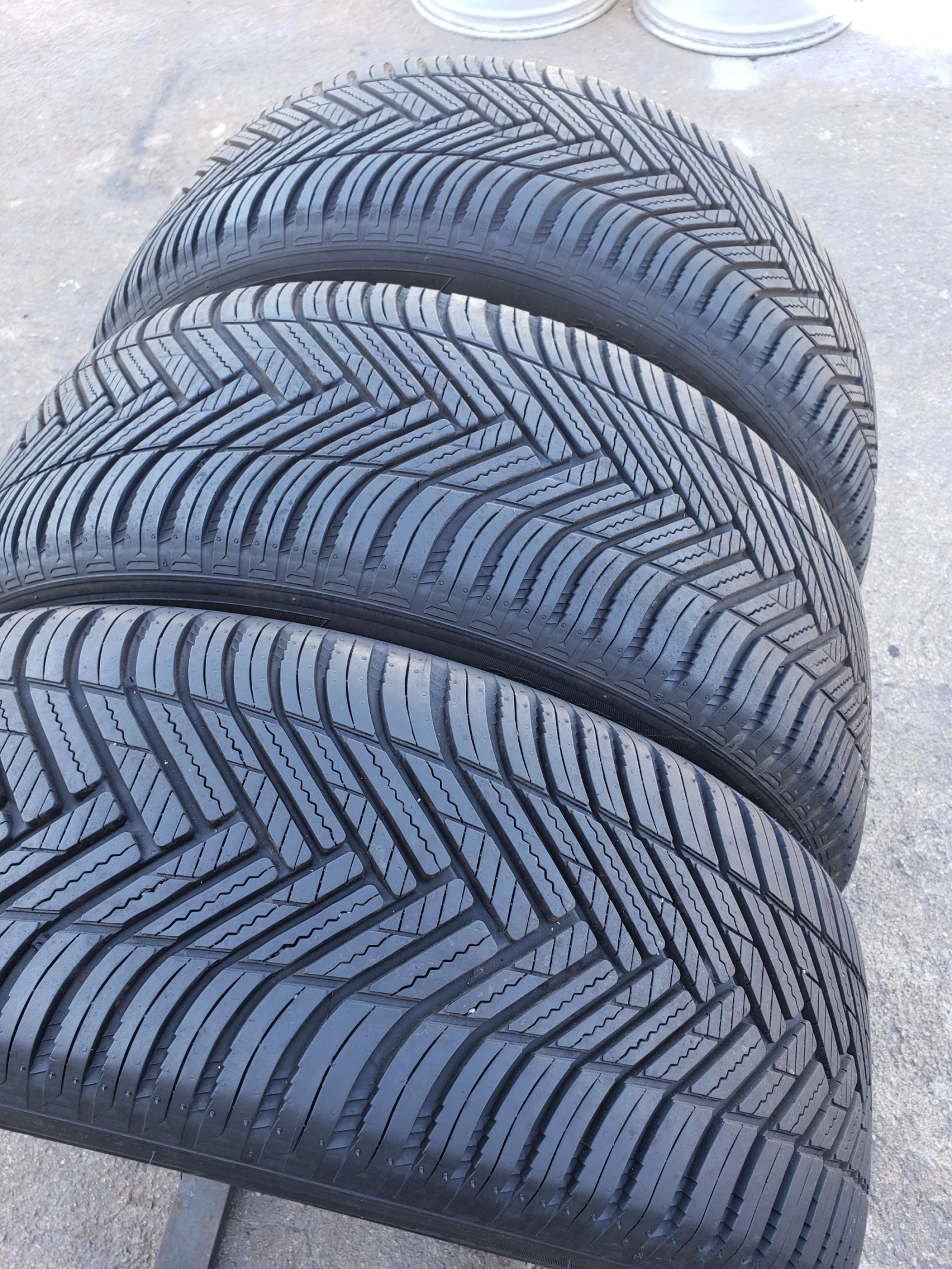 Гуми Всесезонни 235/55R18, снимка 3 - Гуми и джанти - 56070921