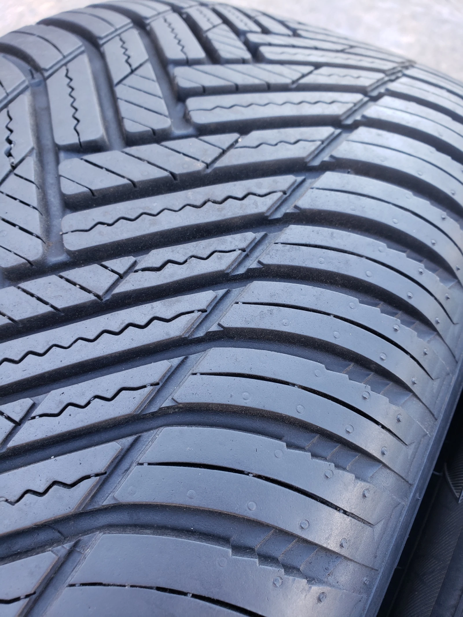 Гуми Всесезонни 235/55R18, снимка 5 - Гуми и джанти - 56070921